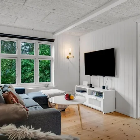 Elisa - 600m From The Sea By Interhome Hals