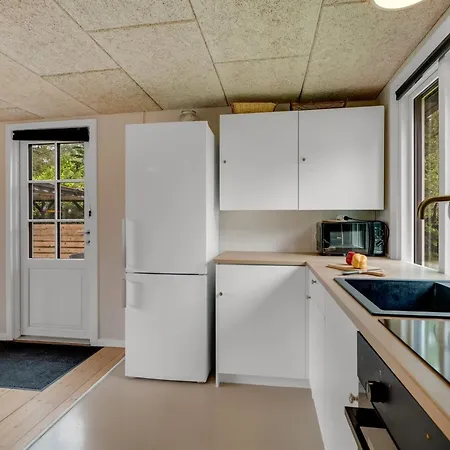 Elisa - 600m From The Sea By Interhome Hals