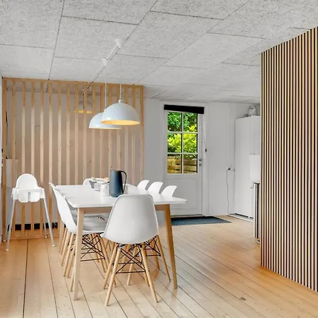 Elisa - 600m From The Sea By Interhome Hals